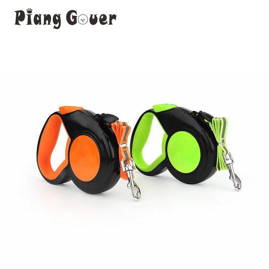 Retractable dog leash handle grip detail